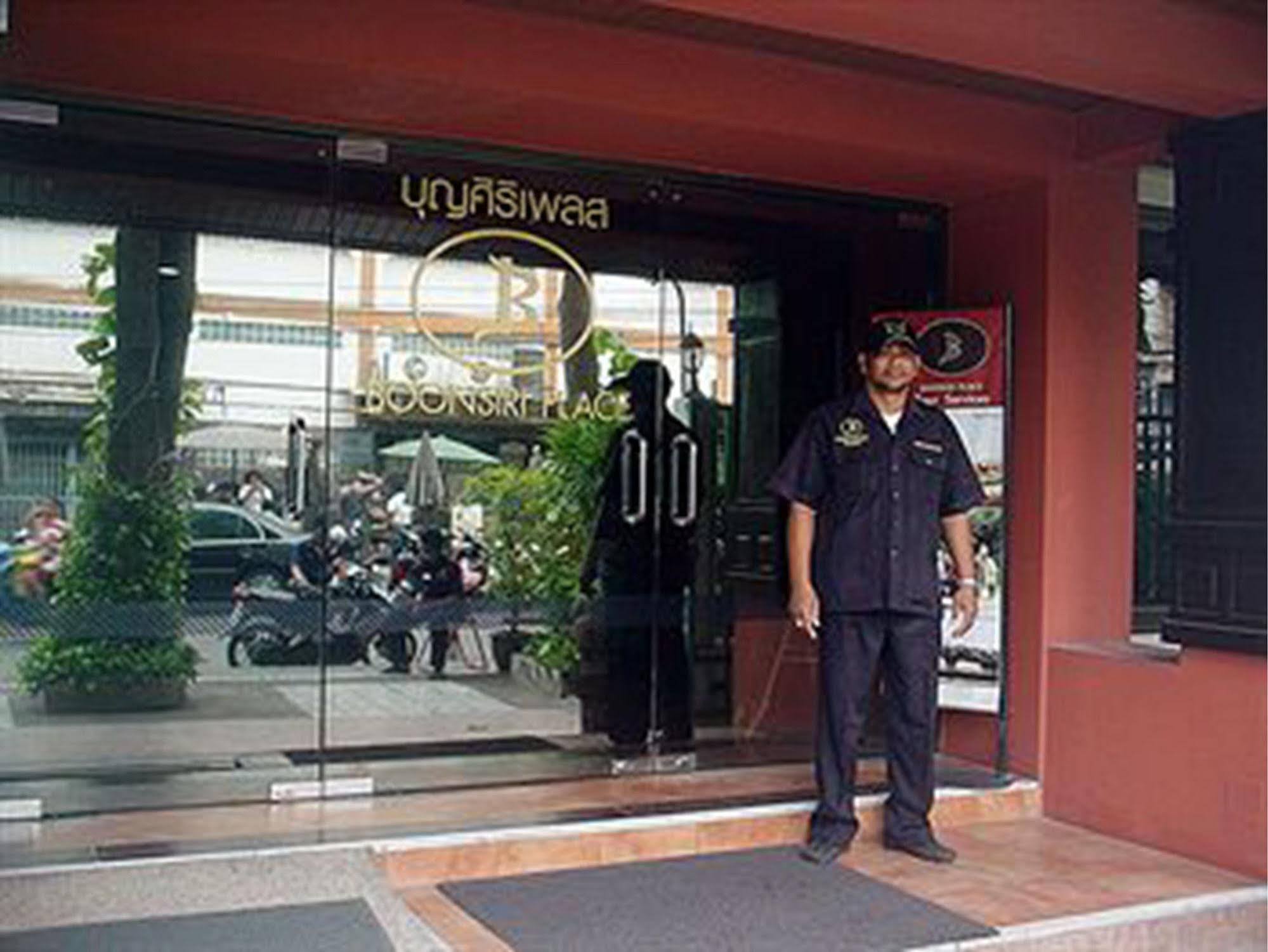 Oyo 434 Boonsiri Place Hotel Banguecoque Exterior foto